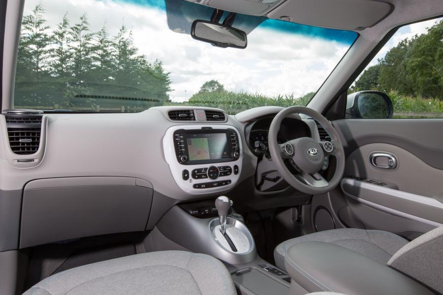 Торпедо Kia Soul EV 2014 года  (UK) (фото 8 из 36)